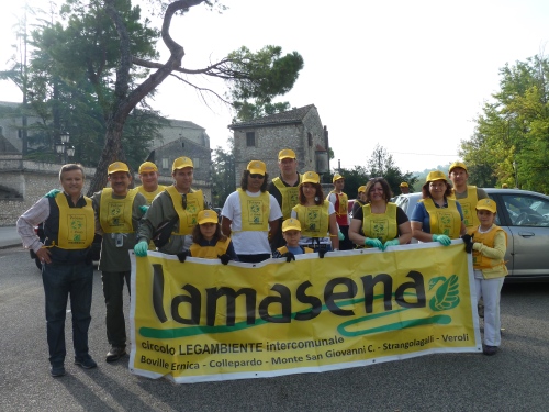Foto di gruppo di alcuni partecipanti - piazzale dell'Abbazia di Casamari